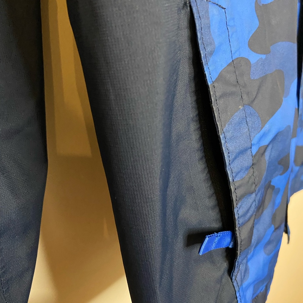 ❄️The North Face Boys/Kids Camo Jacket - Picture 4 of 6
